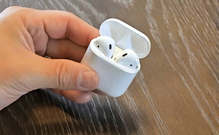 simple and easy to clean airpods