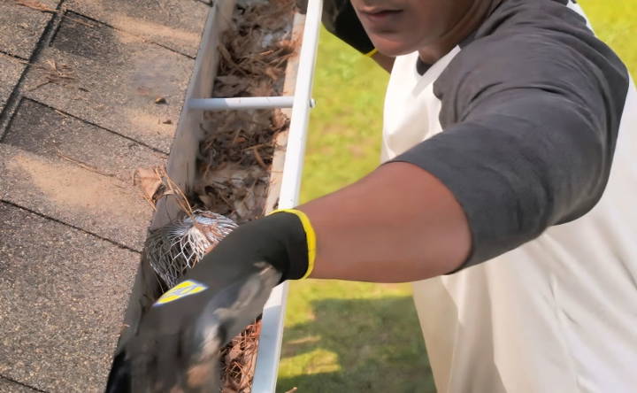 easy to clean gutters with a ladder