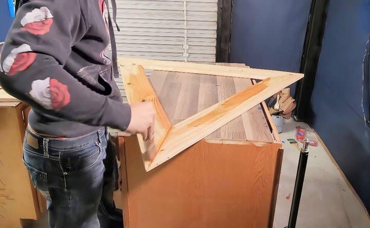 how to build a display shelf