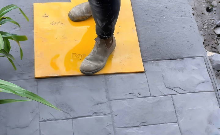 easy way to stamp concrete