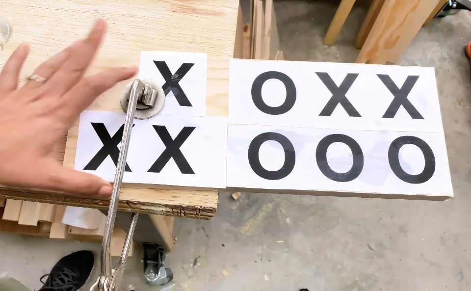 how to make a tic tac toe board