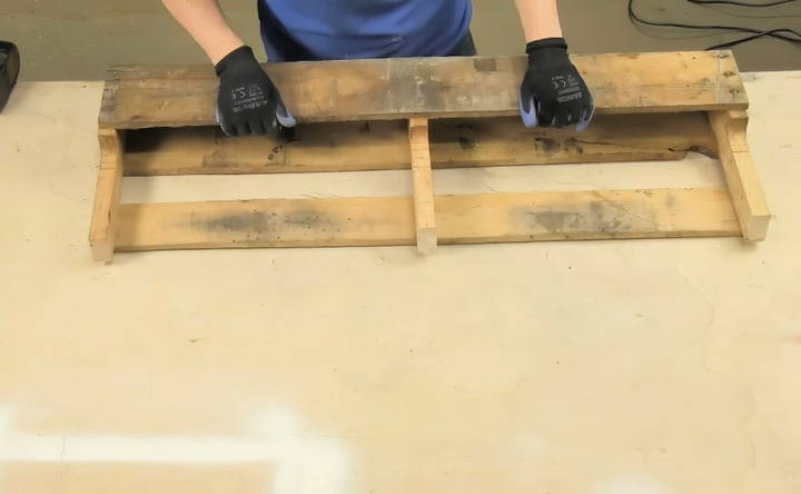 cutting to pallet wood in size