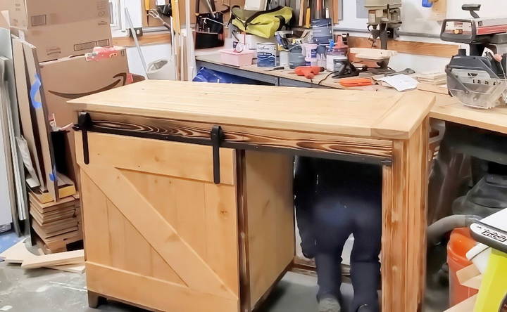 finishing the cabinet with stain and polyurethane