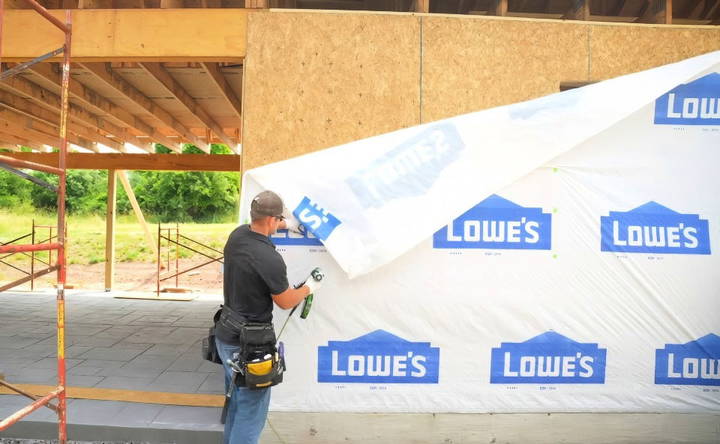 installing roof underlayment