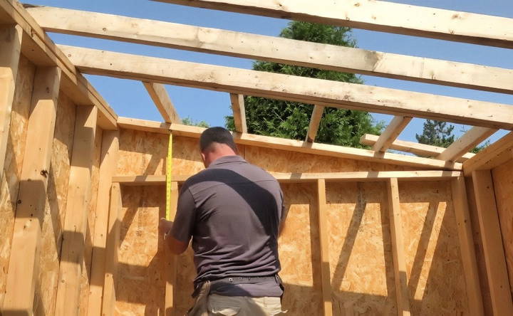 installing the roofing material