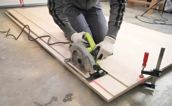 making straight cuts with a circular saw jig