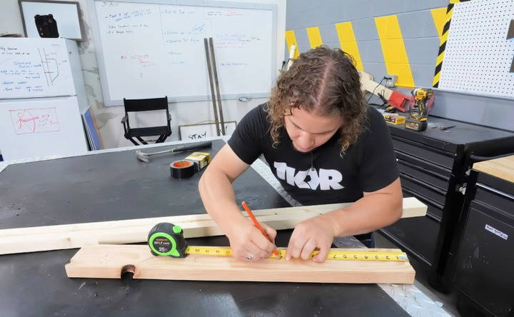 measure and cut the wood