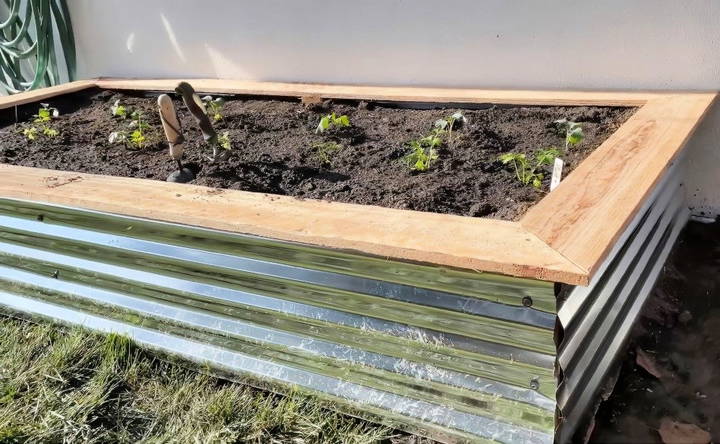 building a galvanized steel raised garden bed