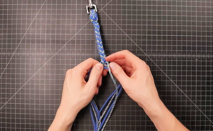 creating the 8 strand round braid