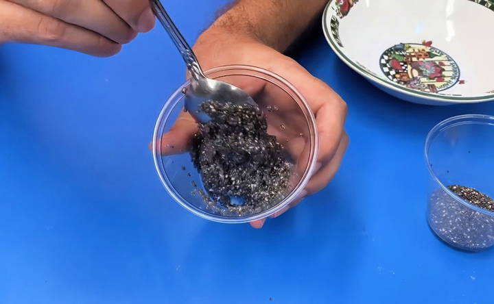 preparing the chia seeds