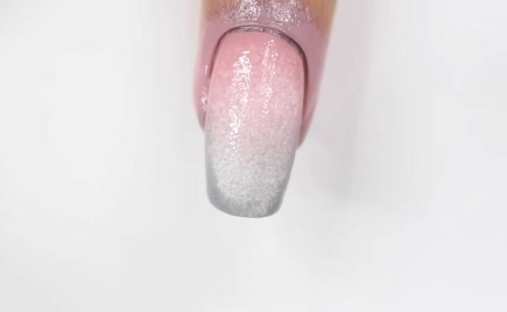 seal the ombre nail design