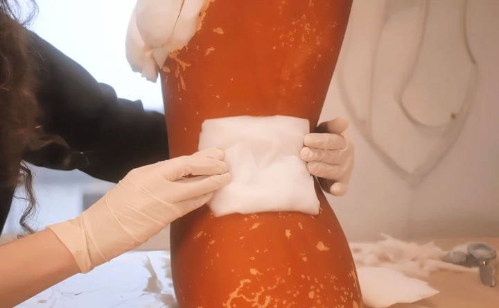 shape the mannequin with foam