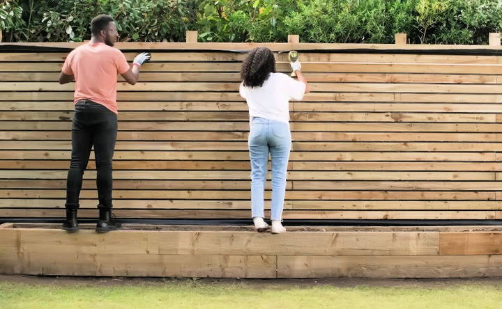 simple diy horizontal slat fence