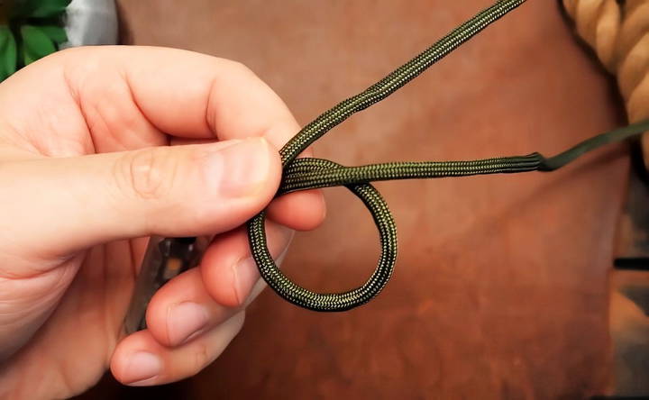 the paracord snake knot