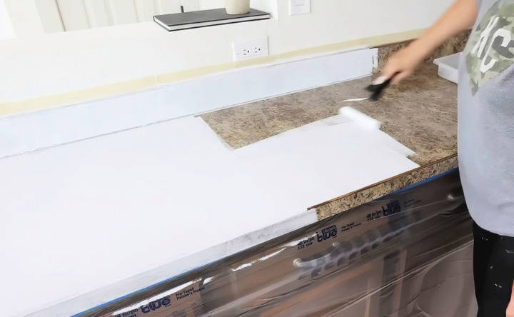 apply the primer to countertops