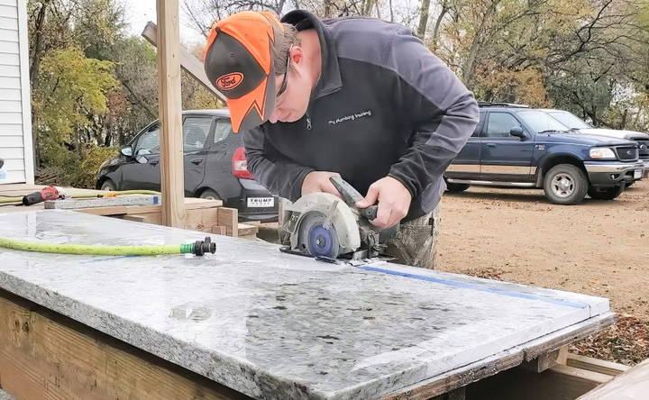 best way to cutting granite countertops