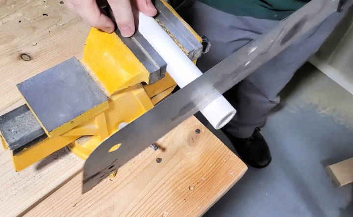 cut pvc pipe using a handsaw