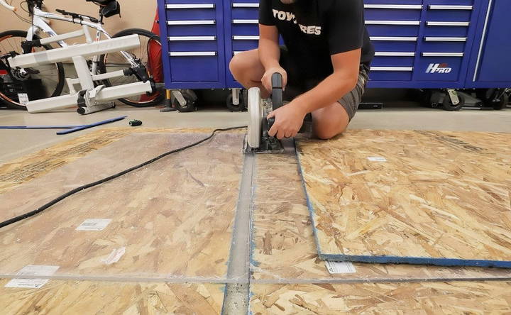 cutting plexiglass with a circular saw