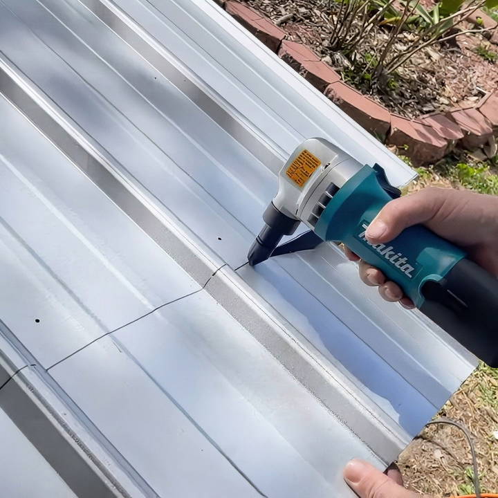 how to cut metal roofing by hand