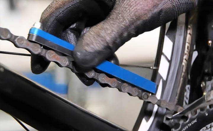 maintaining the bicycle chain