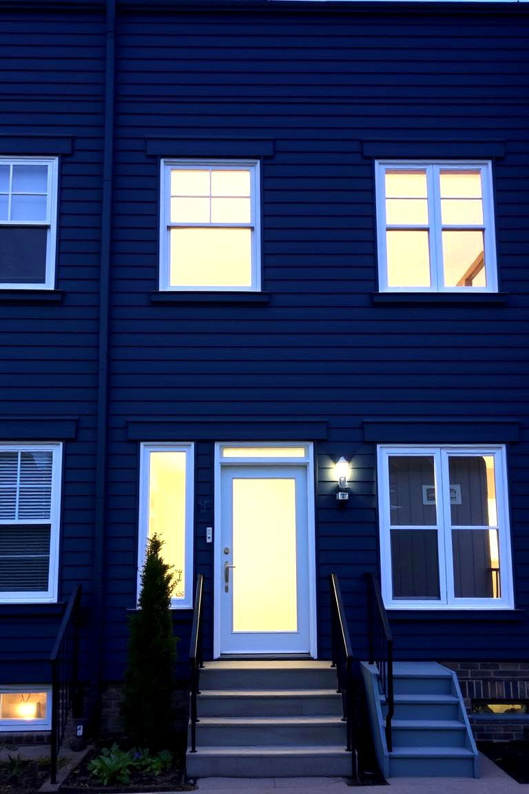 Charcoal Gray Siding - 24 House Siding Colors