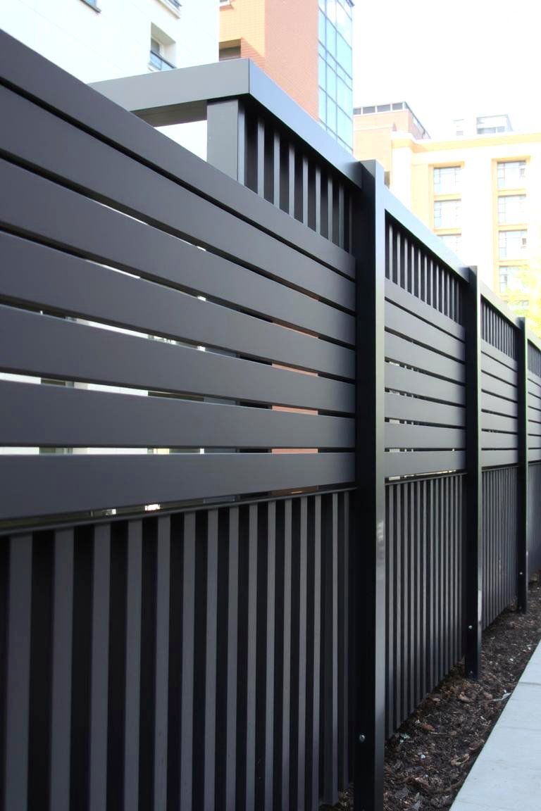 Minimalist Horizontal Lines - 24 Decorative Fence Ideas