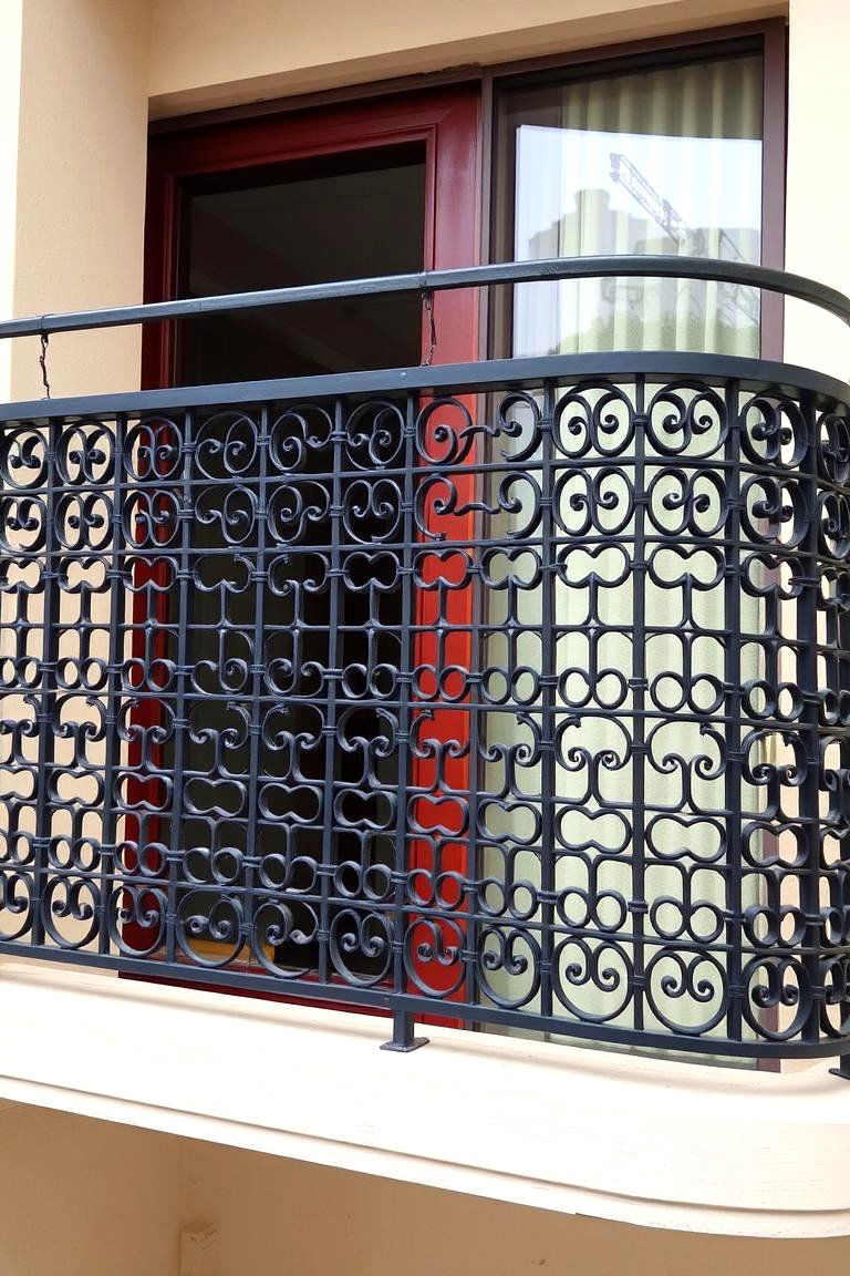 Woven Iron Pattern - 24 Wrought Iron Balcony Railing Design Ideas